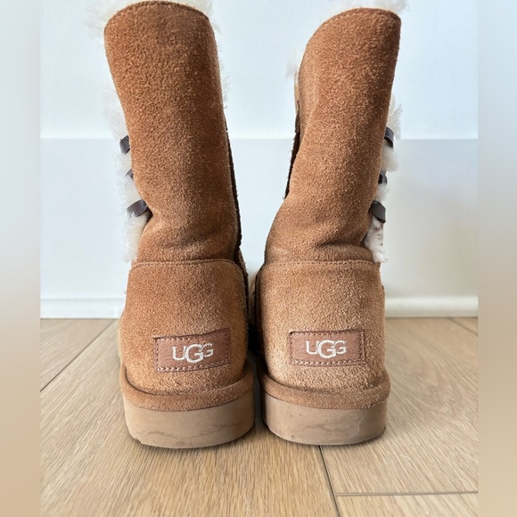 UGG Constantine Boots in Chestnut - Picture 4 of 6